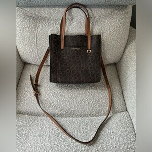 Never used. Received as a gift. Excellent condition. Smoke free environment